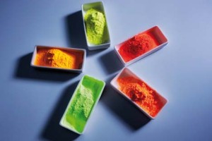 L’emploi de différents phosphores (ou luminophores en français) permet d’améliorer la qualité de la lumière blanche.
