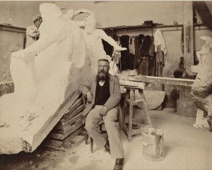 © Musée Rodin. Auguste Rodin dans son atelier de l’Hôtel Biron