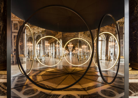 Olafur Eliasson Your sense of unity, 2016 Mirror foil, brass, LED lights, wood, paint (black), steel, plastic, control unit 512x270x466cm Palace of Versailles, 2016 Photo: Anders Sune Berg Courtesy of the artist; neugerriemschneider, Berlin, Tanya Bonakdar Gallery, New York © Olafur Eliasson