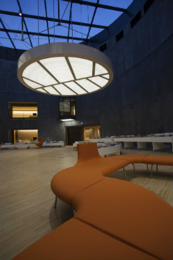 © Nicolas Wilmouth. Bibliothèque Oscar-Niemeyer, au Havre – Maître d’ouvrage : ville du Havre – Architectes : agences Deshoulières & Jeaeau et Sogno architecture