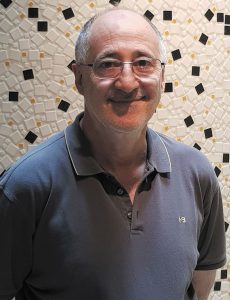 Roger Narboni, CONCEPTO, membre du comité directeur de PLDC 2017 à Paris, commissaire de l’exposition « Le Futur de la lumière urbaine », assisté de Floriane Deléglise, architecte HMONP et conceptrice lumière.© IA