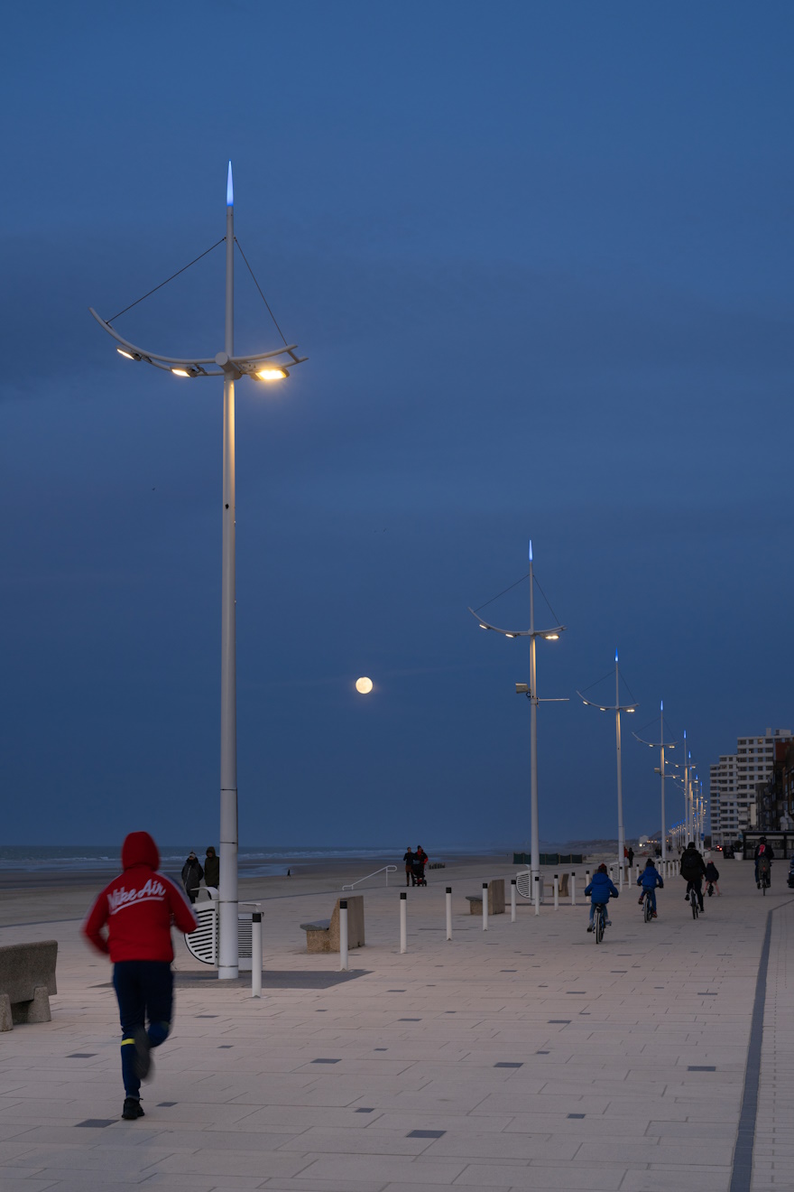 Photo de la digue de mer, Dunkerque. Dossier éclairage extérieur