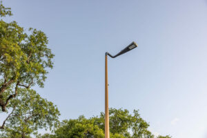 Photo d'un luminaire du Nouveau Pont, rivière Saint-Denis, La Réunion. Dossier éclairage extérieur
