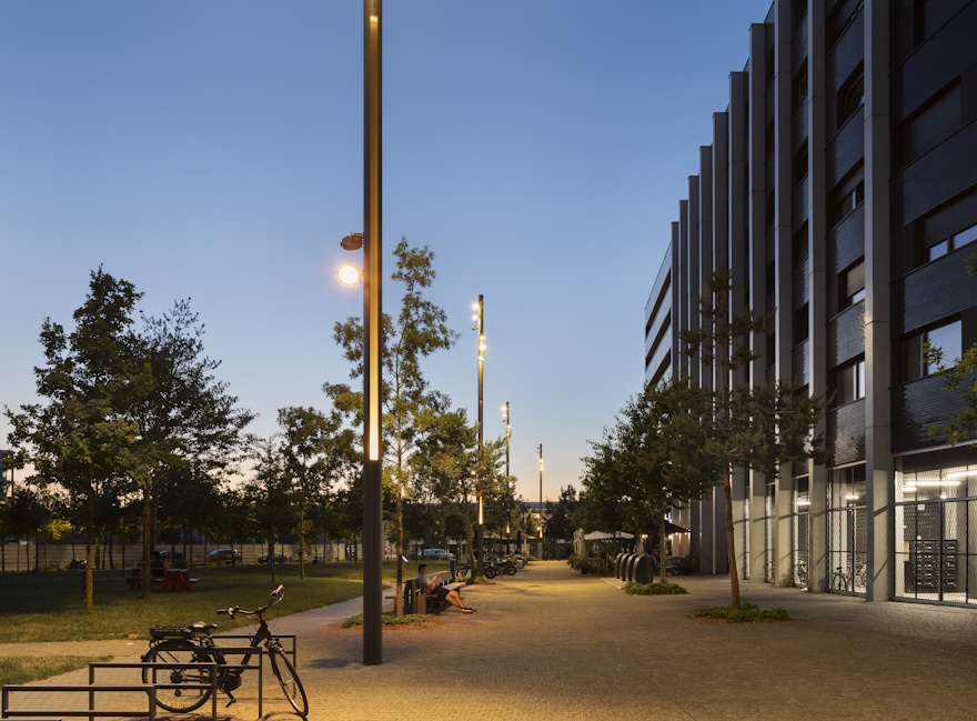 Photo du campus Paris-Saclay. Dossier éclairage extérieur
