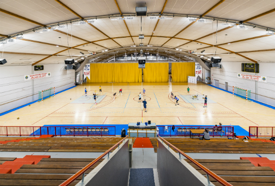Mirona Fit LED de Trilux au Palais Omnisports de Saint-Dié-des-Vosges