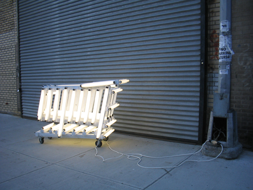 Iván Navarro. Homeless Lamp, The Juice Sucker ©Courtesy Templon Paris – Brussels.