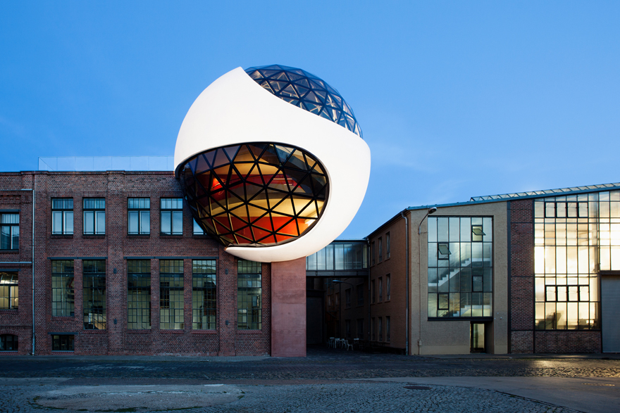 Zoom – La sphère de lumière d'Oscar Niemeyer
