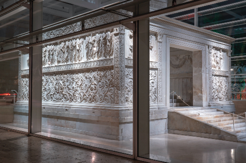 Musée Ara Pacis, Rome. ©ERCO GmbH. Photo : Marcela Schneider Ferreira.