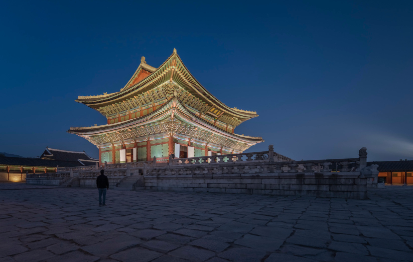 Palais Gyeongbokgung à Séoul, éclairé par ERCO