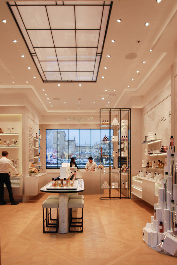 Dior Parfums Champs-Élysées, Paris © Akari-Lisa Ishii u0026 I.C.O.N.