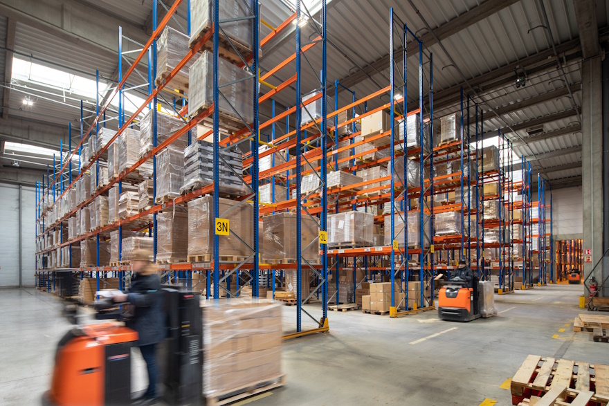 Lumières N° 45 – Dossier : Centres logistiques et industrie