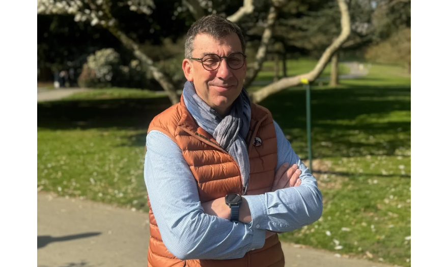 Bertrand Lebreton, expert en éclairage, cherche employeur