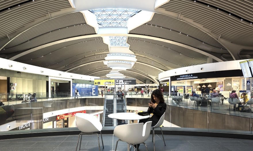Renaud Lièvre : "la gestion des flux est la priorité n°1 d'iGuzzini" (Lumières N°55 - Cahier technique : Éclairage des aéroports 1/5)